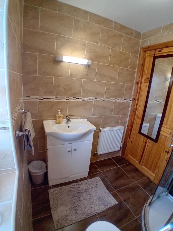The Red Door Townhouse Apartment Ardara Exteriér fotografie